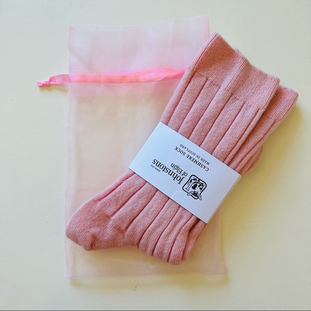 Johnstons of Elgin cashmere socks / made in Scotland in baby pink